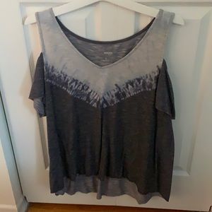Open shoulder flowy t-shirt